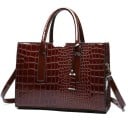 Dámská lesklá kabelka se vzorem krokodýlí kůže Dvě ucha do ruky Popruh přes rameno Pojme tablet PU kůže a polyester 34 x 24 x 13 cm 4