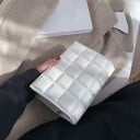 Dámska malá kabelka cez rameno z umelej kože s prešívaným kockovaným vzorom Reťazec v zlatom odtieni Uzatváranie na klopu 20 x 14 x 4 1