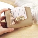 Dámská malá peněženka se střapcem a chlopní s potiskem větviček Zlatý rámeček s ozdobou lístku PU kůže a polyester 12,5 x 9 x 2 cm 2