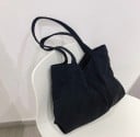 Dámská manšestrová taška přes rameno Velký prostorný tvar 51 x 32 x 11 cm Dlouhá ucha Jemně žebrovaný povrch Minimalistický styl 1
