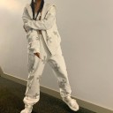 Dámská mikina na zip s kapucí zdobená kamínky ve tvaru křížů Volný střih Klokaní kapsa Žebrované manžety Polyester se spandexem 5