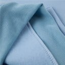Dámská mikina s kapucí a klokaní kapsou Kontrastní kapuce Potisk s černým nápisem a červenou linkou Žebrované lemy Bavlna a polyester 9