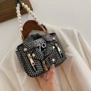 Dámská mini kabelka ve tvaru křiváku s puntíky Perlové ucho Zlatý řetízkový popruh Zipy a kovové cvočky Umělá kůže 18 x 15 x 6 cm 4