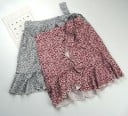 Dámská mini sukně se zavinovacím předním dílem a vázáním na boku Asymetrický volánový lem Celoplošný potisk Lehký polyester 8