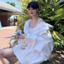 Dámská oversize bunda s kapucí v bílé barvě Zapínání na patentky Balonový střih s pružným lemem a manžetami Polyester s bavlnou 4