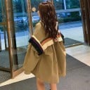 Dámská oversize bunda se stojáčkem Zapínání na zip Pruhy na ramenou Stahovací šňůrka v lemu Kapsy s klopou Pružné manžety 4