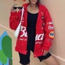 Dámská oversize bunda v závodním stylu Červená Potisk a nášivky na předním dílu a rukávech Stojáček s patentkou Pružné manžety Polyester 4