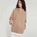 Dámska oversize mikina s kapucňou a klokaniou kapsou Vrstvený vzhľad s bielym lemom Spadlé ramená Bočné rozparky Polyester a bavlna 11