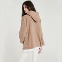 Dámska oversize mikina s kapucňou a klokaniou kapsou Vrstvený vzhľad s bielym lemom Spadlé ramená Bočné rozparky Polyester a bavlna 13