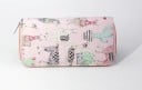 Dámská peněženka na zip s potiskem lamy Podlouhlý tvar Veselé barevné ilustrace s kaktusy Materiál PU kůže a polyester Rozměry 20 x 10 x 2,5 cm 4