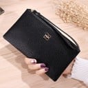 Dámská peněženka psaníčko na zip s poutkem na zápěstí Plochá peněženka z PU kůže se zrnitým povrchem a kovovou ozdobou 20 x 12 cm 12