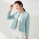 Dámska pérová bunda bez goliera s okrúhlym výstrihom Krátky rovný strih s vodorovným prešívaním Dlhý rukáv Zapínanie vpredu Nylon 9