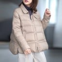 Dámská péřová bunda s kachním peřím Krátká prošívaná bunda s košilovým límcem Volný střih Zapínání na patentky Náprsní kapsa Polyester 2