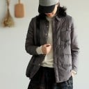 Dámská péřová bunda s košilovým límcem Volný prošívaný střih Zapínání na patentky Náprsní kapsa Boční kapsy Dlouhý rukáv Polyester 3