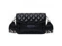 Damska pikowana torebka na ramię z sztucznej skóry 20 x 15 x 6 cm Crossbody z klapą Szeroki wzorzysty pasek na metalowych karabinkach 1