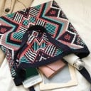 Damska pleciona torba na ramię w stylu etno Wzór geometryczny z rombów Długie uchwyty Żebrowany górny brzeg Materiał wełna 35 x 38 cm 4