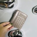 Dámská plochá peněženka na karty z PU kůže Pletený vzor Přihrádky na karty na přední straně Kapsa na zip Rozměry 12 x 9 cm 4