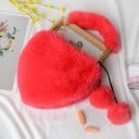 Dámska plyšová kabelka v tvare srdca s chlpatým uškom a zlatým reťazcom cez rameno Ozdobné bambuľky na šnúrke 23 x 20 x 7 cm 16