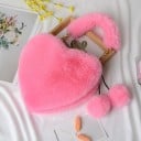 Dámská plyšová kabelka ve tvaru srdce s chlupatým uchem a zlatým řetízkem přes rameno Ozdobné bambulky na šňůrce 23 x 20 x 7 cm 6