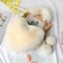Dámská plyšová kabelka ve tvaru srdce s chlupatým uchem a zlatým řetízkem přes rameno Ozdobné bambulky na šňůrce 23 x 20 x 7 cm 1