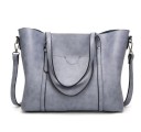 Dámska priestranná kabelka cez rameno s dlhými uchami Odnímateľný popruh Predná kapsa Kovové nožičky na dne PU koža 32 x 12 x 29 cm 7