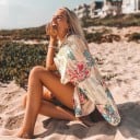 Dámská prodloužená letní košile s květinovým potiskem a jemnými proužky Volný střih Krátký rukáv Zaoblený lem Polyester Krémová 4