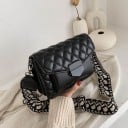 Dámská prošívaná kabelka přes rameno z umělé kůže 20 x 15 x 6 cm Crossbody s klopou Široký vzorovaný popruh na kovových karabinách 5