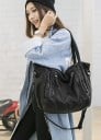 Dámská prostorná kabelka přes rameno z umělé kůže Černá s pletenými uchy Zapínání na zip Vzorovaná podšívka Neformální styl 9