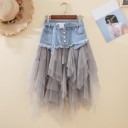 Dámska sukňa so svetlomodrým džínovým sedlom a vrstvenou tylovou sukňou Nepravidelné cípy Pásik so sponou Strapcový lem Džínovina a polyester 3
