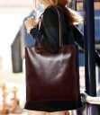 Damska torba shopper na ramię Wysoka prostokątna torba z błyszczącą powierzchnią Dwa długie uchwy Prosty elegancki styl 32 x 36 x 6 cm 8