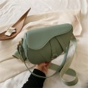 Damska torebka crossbody w kształcie siodła Klopa z ozdobnymi paskami i metalowym pierścieniem z PU skóry 25 x 20 x 8 cm Na ramię 1