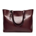 Dámská velká kabelka přes rameno typu shopper Lesklá umělá kůže Dlouhá ucha s přezkami Zapínání na zip Zadní kapsa 38 x 13 x 27 cm 7