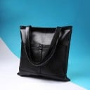 Dámská velká kabelka přes rameno z umělé kůže Černá taška shopper s dlouhými uchy Dvě přední kapsy Čtvercový tvar 35 x 35 cm 3