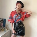 Dámska voľná košela s krátkym rukávom a veľkým potlačou draka na prednej aj zadnej strane Predĺžený strih Košilový golier Polyester 4