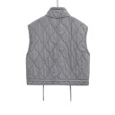 Dámská zimní šedá vesta s výstřihem do O a tkaničkou v pase Stylová jednobarevná vesta s kapsičkami a zapínáním na knoflíky Lehký polyester 7