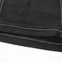Dámské černé mini šaty na ramínka s řetízky Dva zipy vpředu Pásek s kovovými očky Kontrastní bílé prošití Polyester s bavlnou a spandexem 5