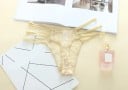 Dámske čipkované tanga s trojitými páskami na bokoch Čipkový predný diel a hladký bezešvý zadný diel Pružný nylon so spandexom 4