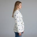 Dámské sako s páskem na zavazování Květinový vzor Klopy a kapsy s klopou Polyester Bílé s modrými květy Do práce i na jaro a léto 9