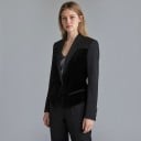 Dámske sako so sametovými dielmi Stojáčik so širokými klopami Vypasovaný strih Špičatý lem Polyester a bavlna Čierne Na spoločenské akcie 3