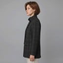 Dámske sako so stojáčikom Asymetrické zapínanie na gombík Voľnejší dlhší strih Kapsy s klopou Polyester Do kancelárie 10