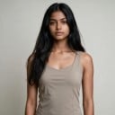 Dámske športové tielko s vypchávkami a širokými ramienkami s tvarovacími švami a zaobleným spodným lemom na jogu pilates aj fitness 7