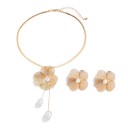 Dámsky choker set s náušnicami Kvetina Perlové detaily Nastaviteľný reťazec 42,5 cm + náušnice 5x5 cm Elegantné šperky pre každú 1