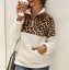 Dámsky huňatý sveter s leopardím vzorom 3