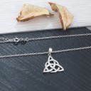 Dámský náhrdelník s přívěskem Triquetra 4