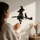 Decoración colgante de Halloween para puertas Bruja con gato en escoba 25 x 20,5 cm Hierro Negro Cartel metálico Adorno de entrada y puertas 2