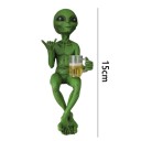 Decoratieve beeldje zittende alien met bier 15 cm Plastic figuur Grappige sci-fi decoratie voor tafel plank origineel cadeau 4