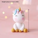 Décoration de gâteau Licorne assise 6 cm Figurine avec une corne sur l'insert Décoration de gâteau pour un anniversaire, une fête d’enfants 2