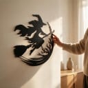 Decorațiune de Halloween pentru uși Vrăjitoare pe mătură cu lună în jumătate 30 x 26 cm Siluetă metalică Fier Negru Placă decorativă Împodobire 6