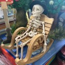 Dekorativ figurine skelet der lyser i mørket 18 x 4 x 3 cm Halloween dekoration fosforescerende figur til indendørs brug 7