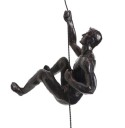 Dekorativ statue af en klatrer 2